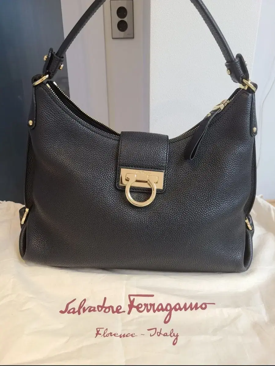 미사용)살바토레 페라가모(Salvatore Ferragamo) 가방 판매