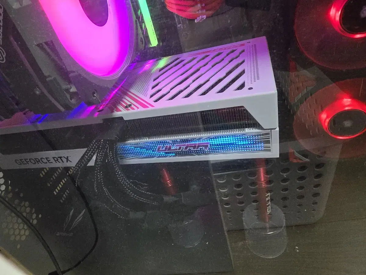 컬러풀 RTX 4080 SUPER ULTRA OC D6X 16GB Whi