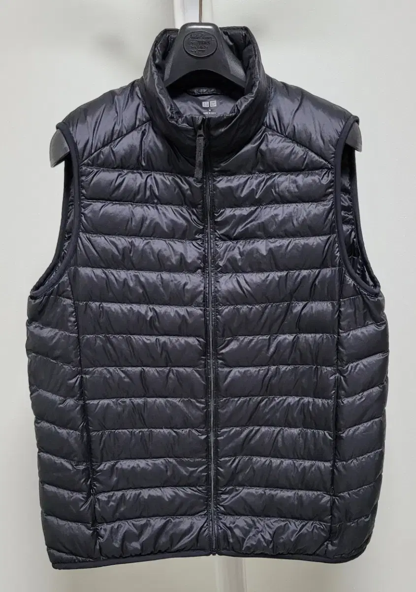 Uniqlo Goose down keitou duck down padded vest men's M(95) price of two