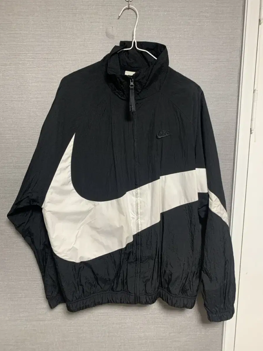 Nike Big Swoosh Windbreaker