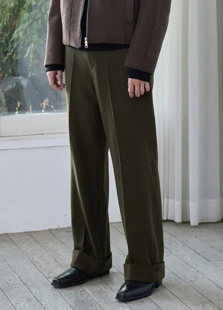 [NEW] WAVINESS Turn-Up Point Slacks Khaki Size 3