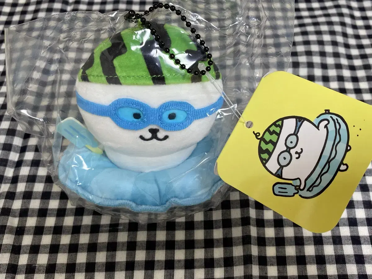 Unsealed) watermelon joke bear mascot doll keyring