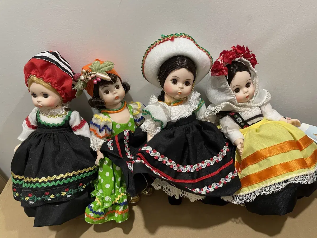 Madame Alexander Dolls (bulk)