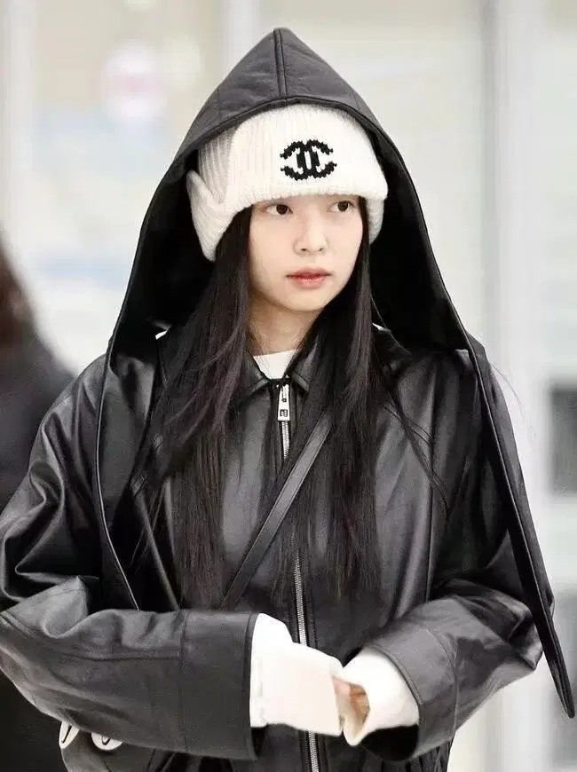 CHANEL Jennie김제니 동료 샤넬 로고 모자