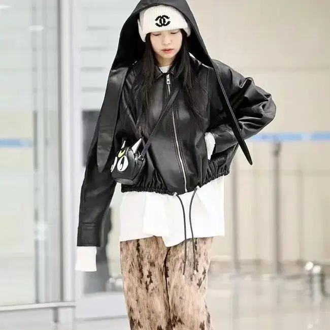 CHANEL Jennie김제니 동료 샤넬 로고 모자