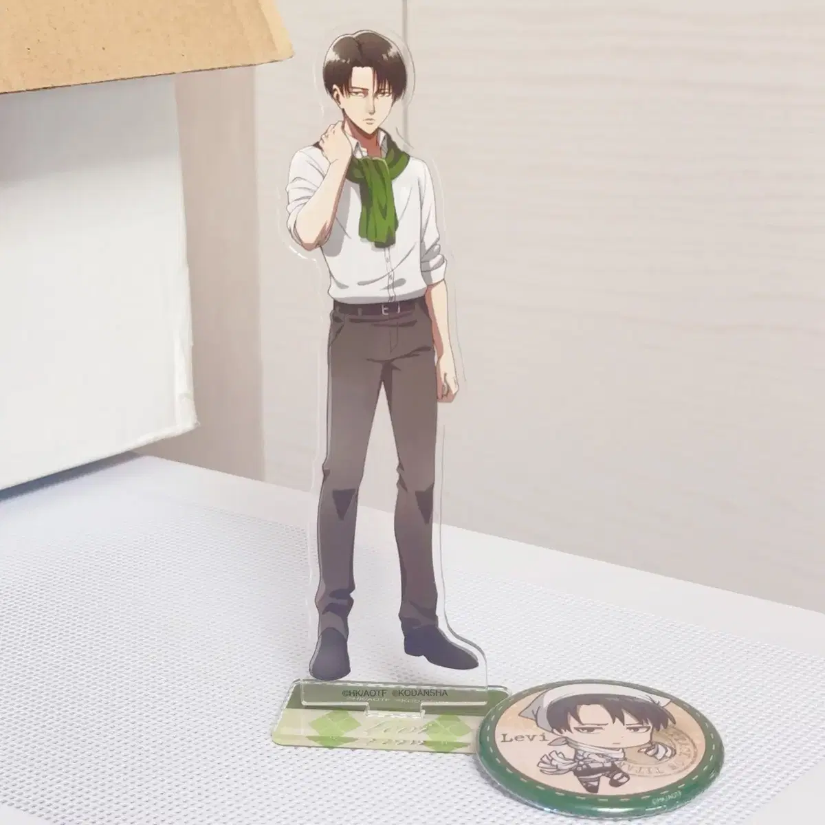 Levi Ackerman Acrylic Stand Muffler Levi Canbadge JIN JIN JIN JIN