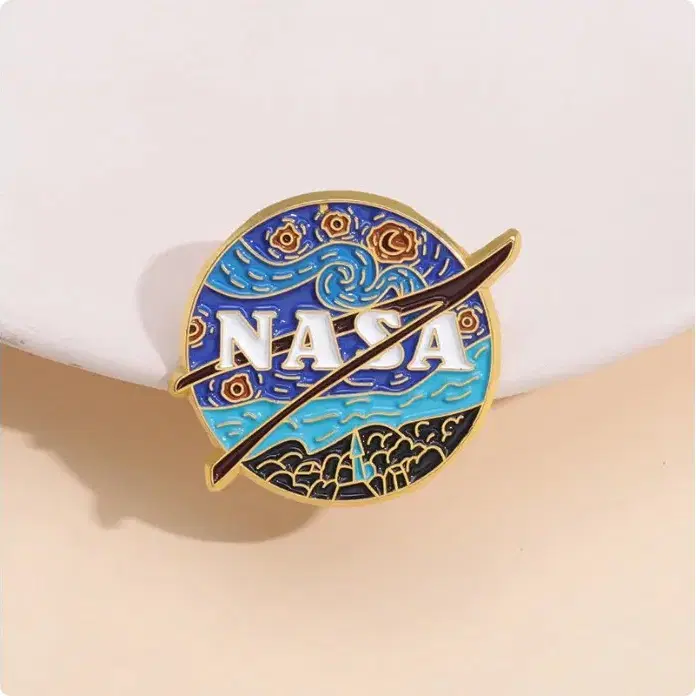 창의적인 별이 빛나는 하늘 NASA 브로치