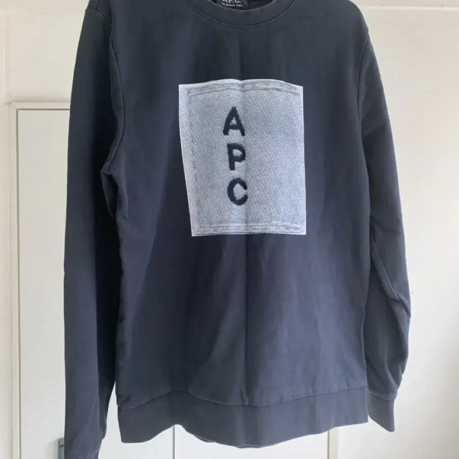 아페쎄 A.P.C 레터링 맨투맨 L/S