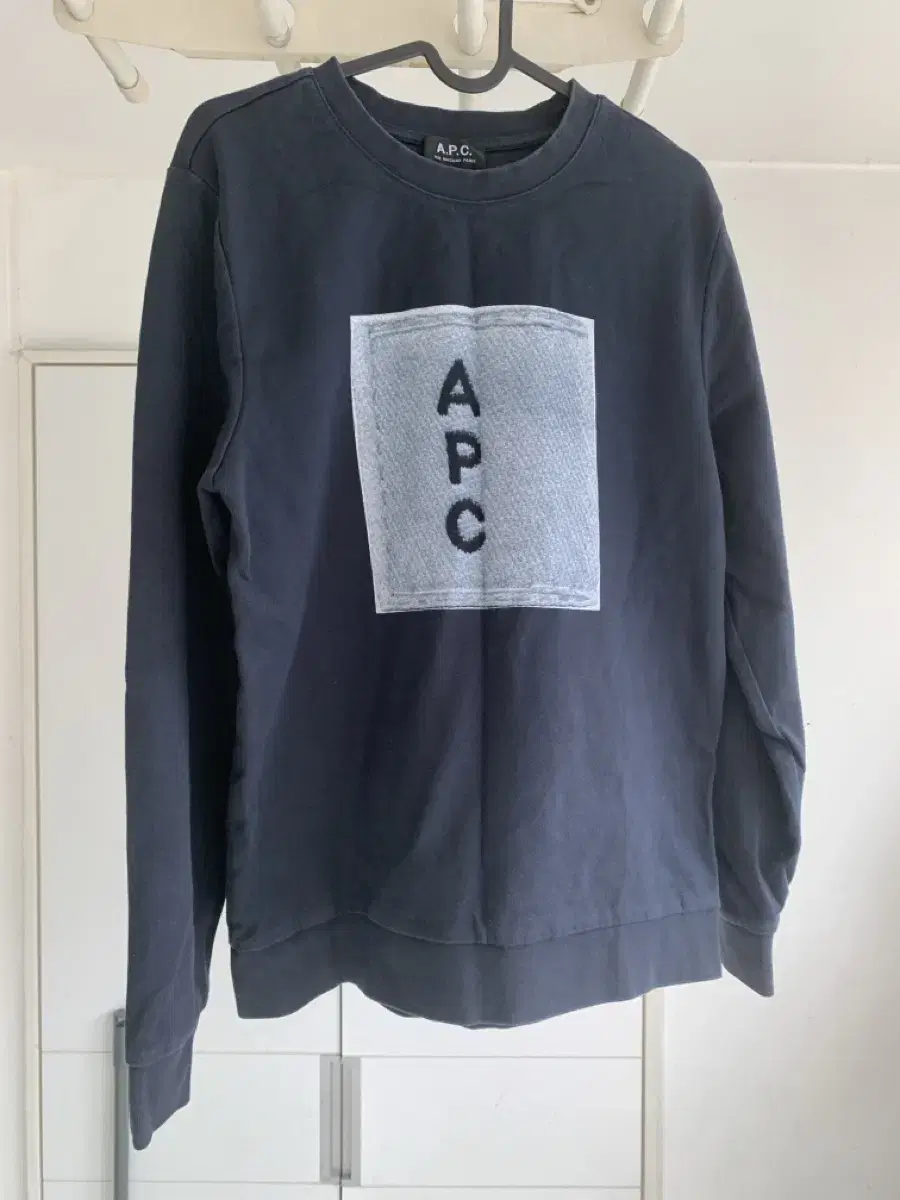 아페쎄 A.P.C 레터링 맨투맨 L/S