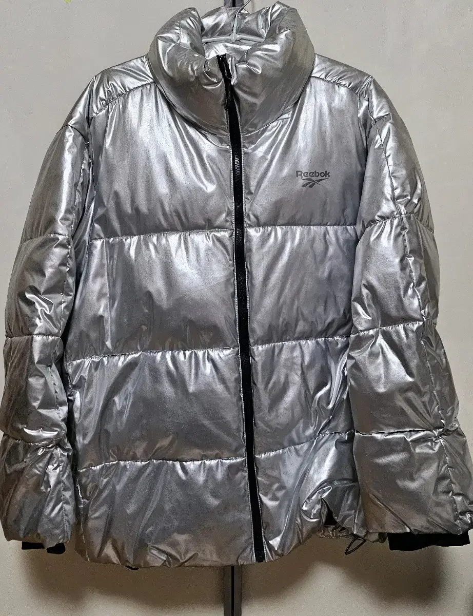 Genuine Reebok Silver Glossy Puffer Short Padding Size M