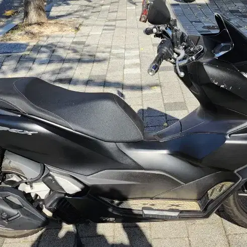 PCX125 22년식 6천키로 팝니다