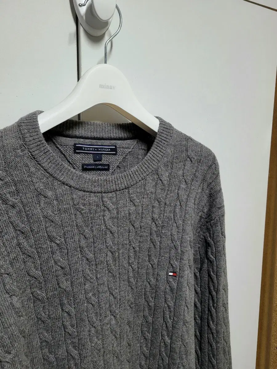 Tommy Hilfiger Cable Knit Sweater Men's S Gray Pretzel Women's Freesize