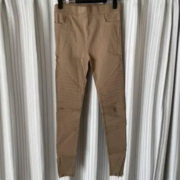 베이지 스키니 팬츠, 사이드 지퍼 부착