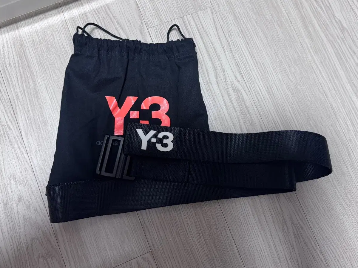 Y-3 클래식 로고 벨트