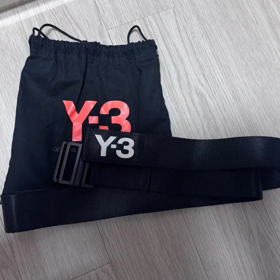 Y-3 클래식 로고 벨트