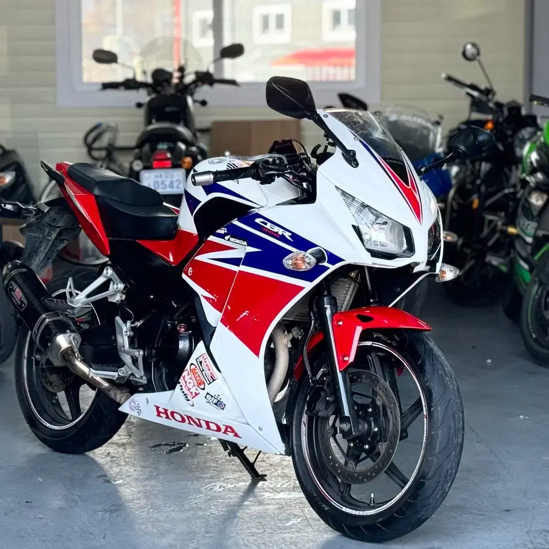 혼다 CBR300R  머플러 구변완료 최저가 판매합니다.