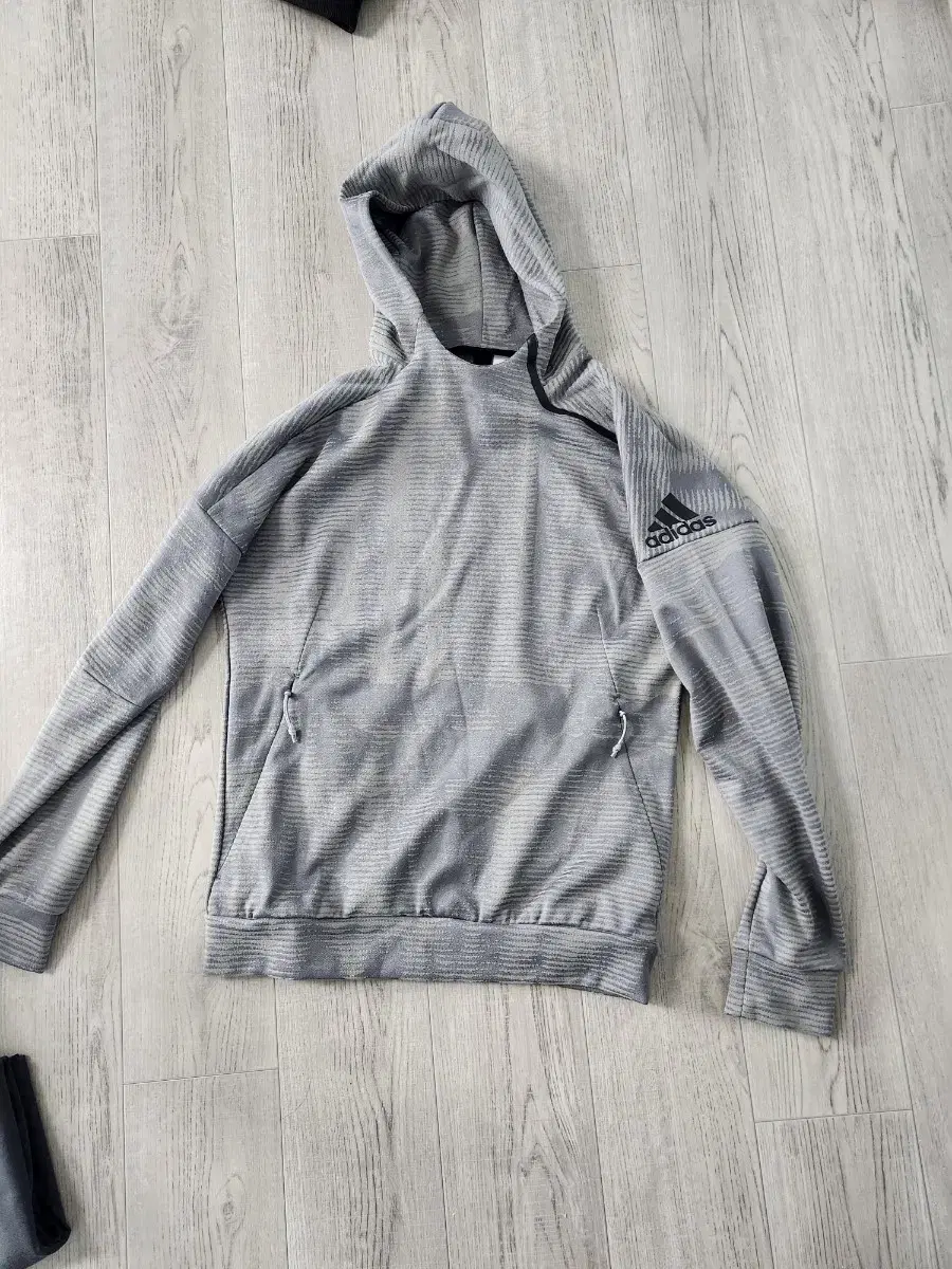 Adidas Hoodie 100 (true to size 95-100)