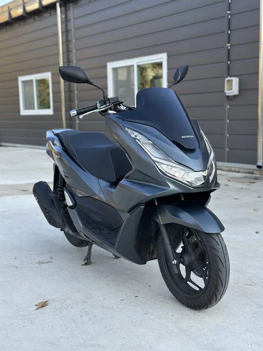 21년식 PCX125 ABS모델 1만Km 짧은키로수 판매합니다.