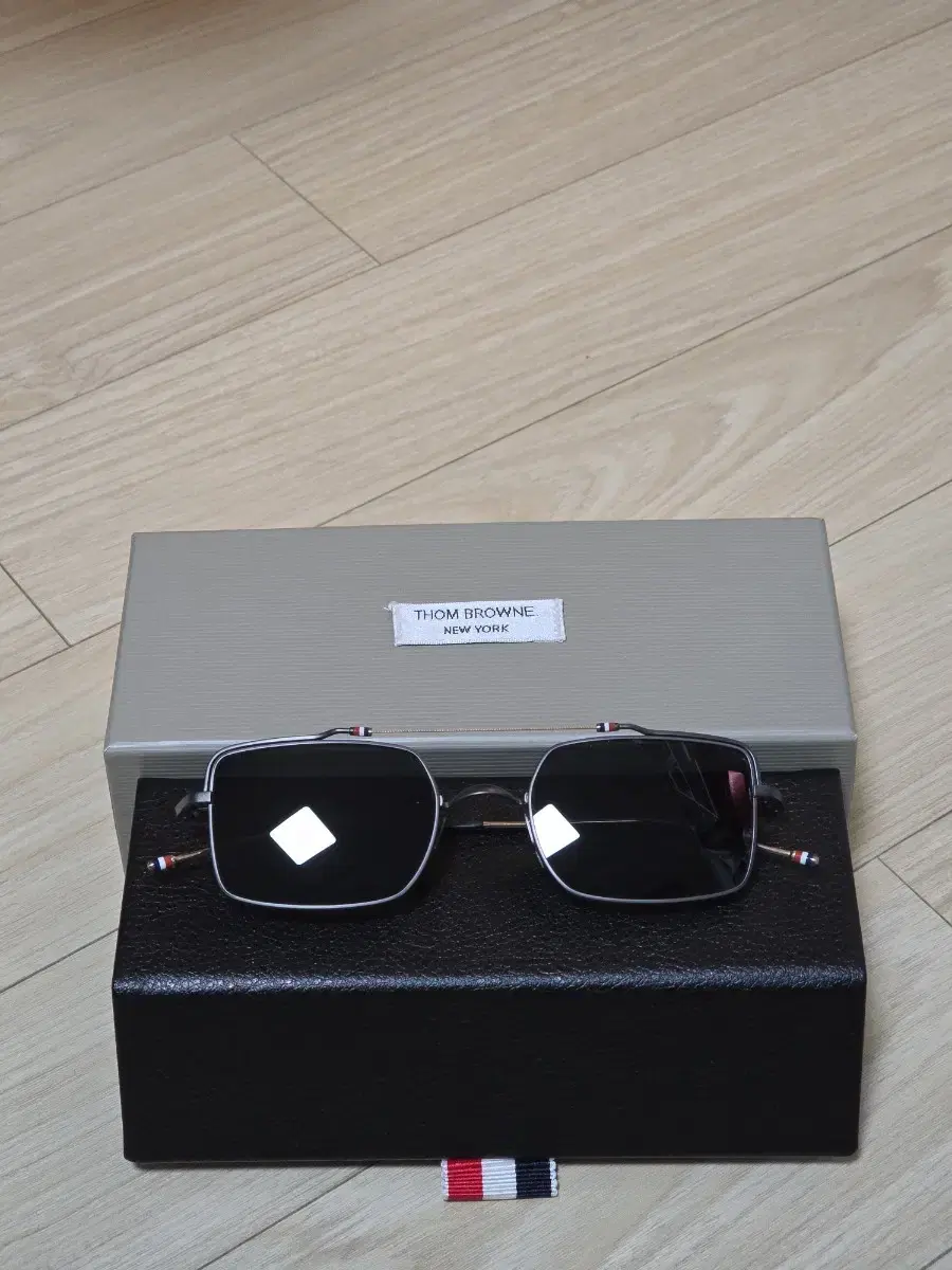 Sells Thom Browne Glasses TBS 909 (TBX909)