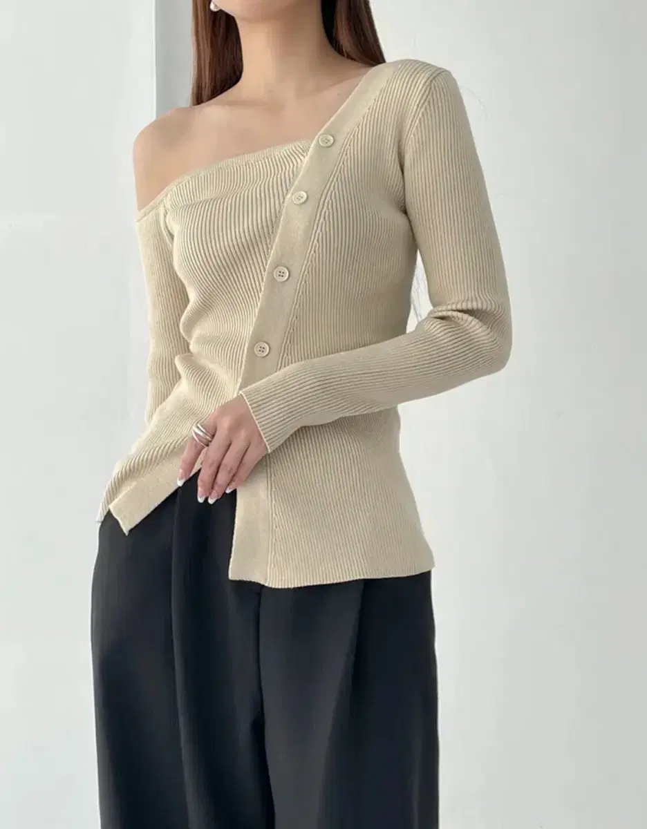 으나카이브 shoulder button knit