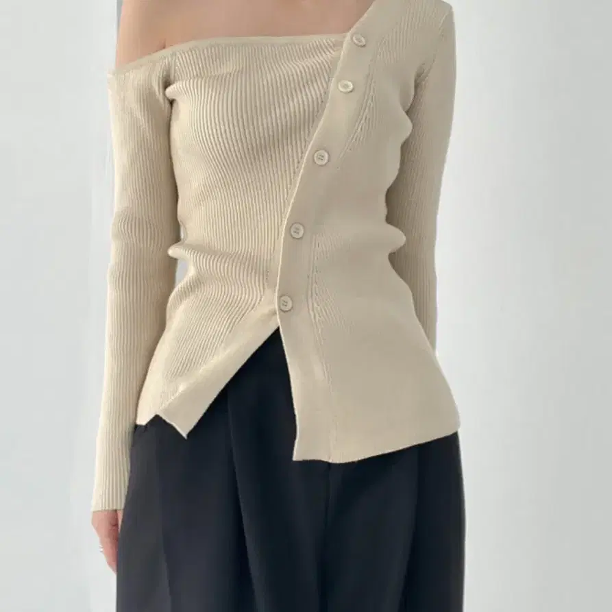 으나카이브 shoulder button knit