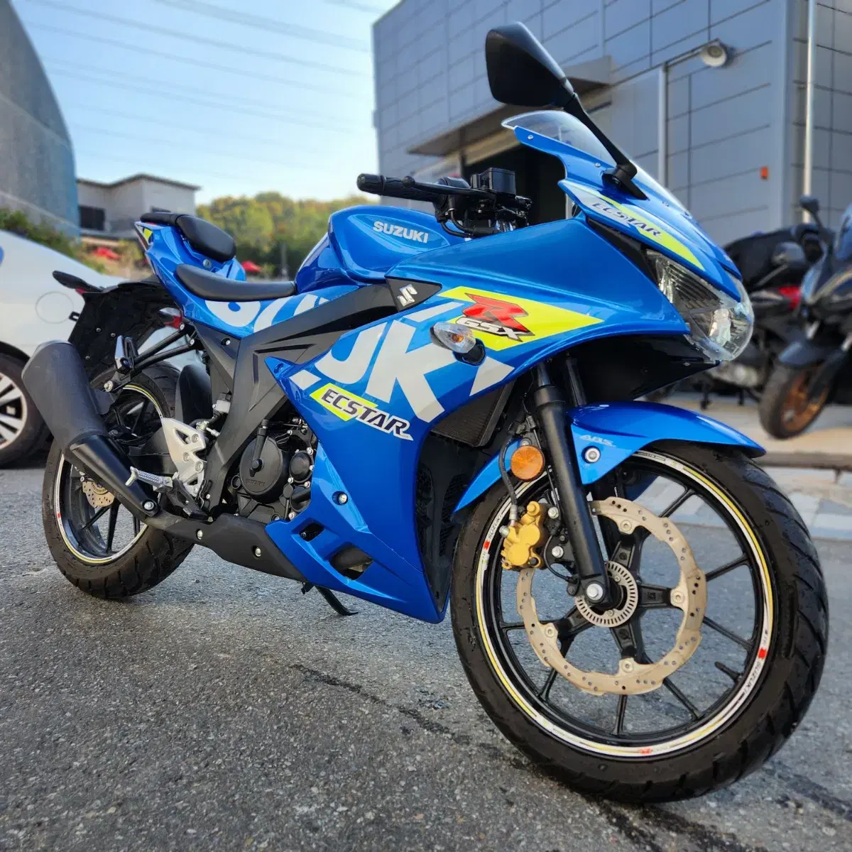 연말특가/gsxr125 24년형 3천키로 신차급,깔끔한외관