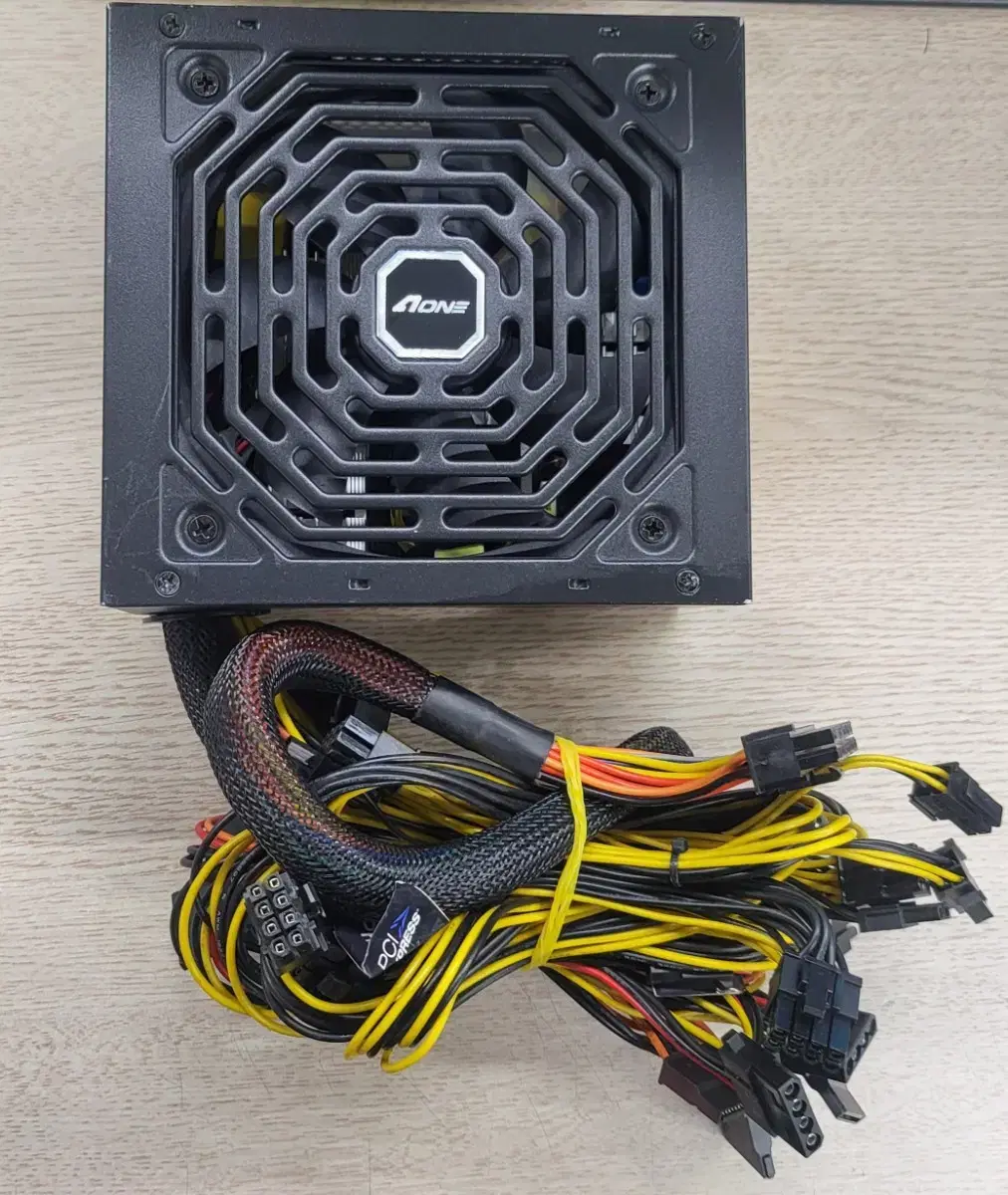 Aone Bit 800W 파워서플라이 팝니다.