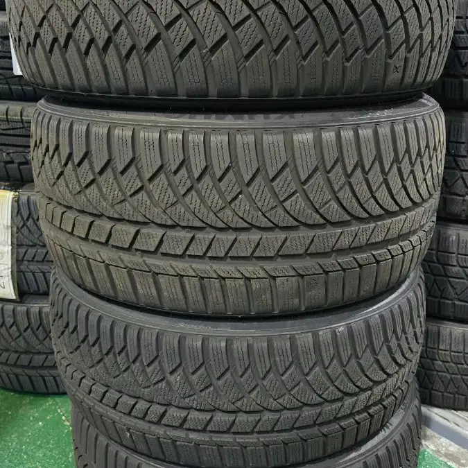 225/45r18  ~ 255/40r18 금호 윈터타이어 팝니다