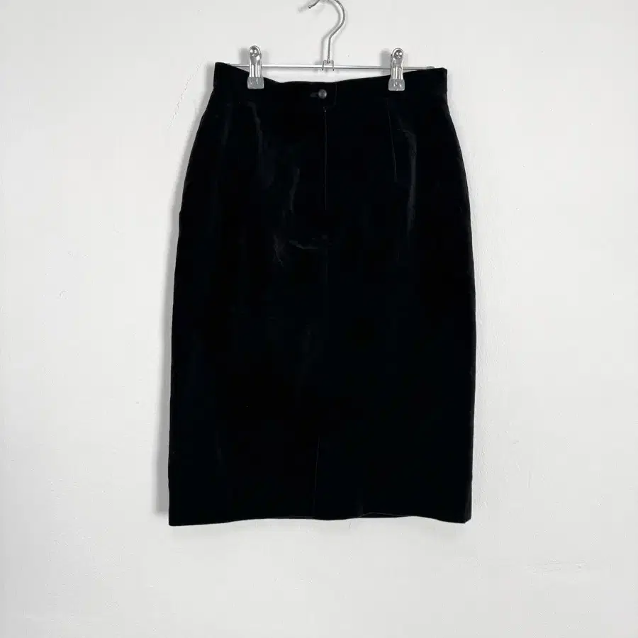 vintage black velour skirt    ₩ : 4.3  허