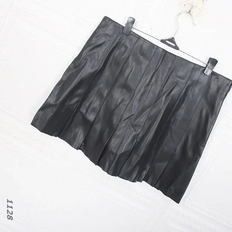 Zara WomenL Leather pleated skirt