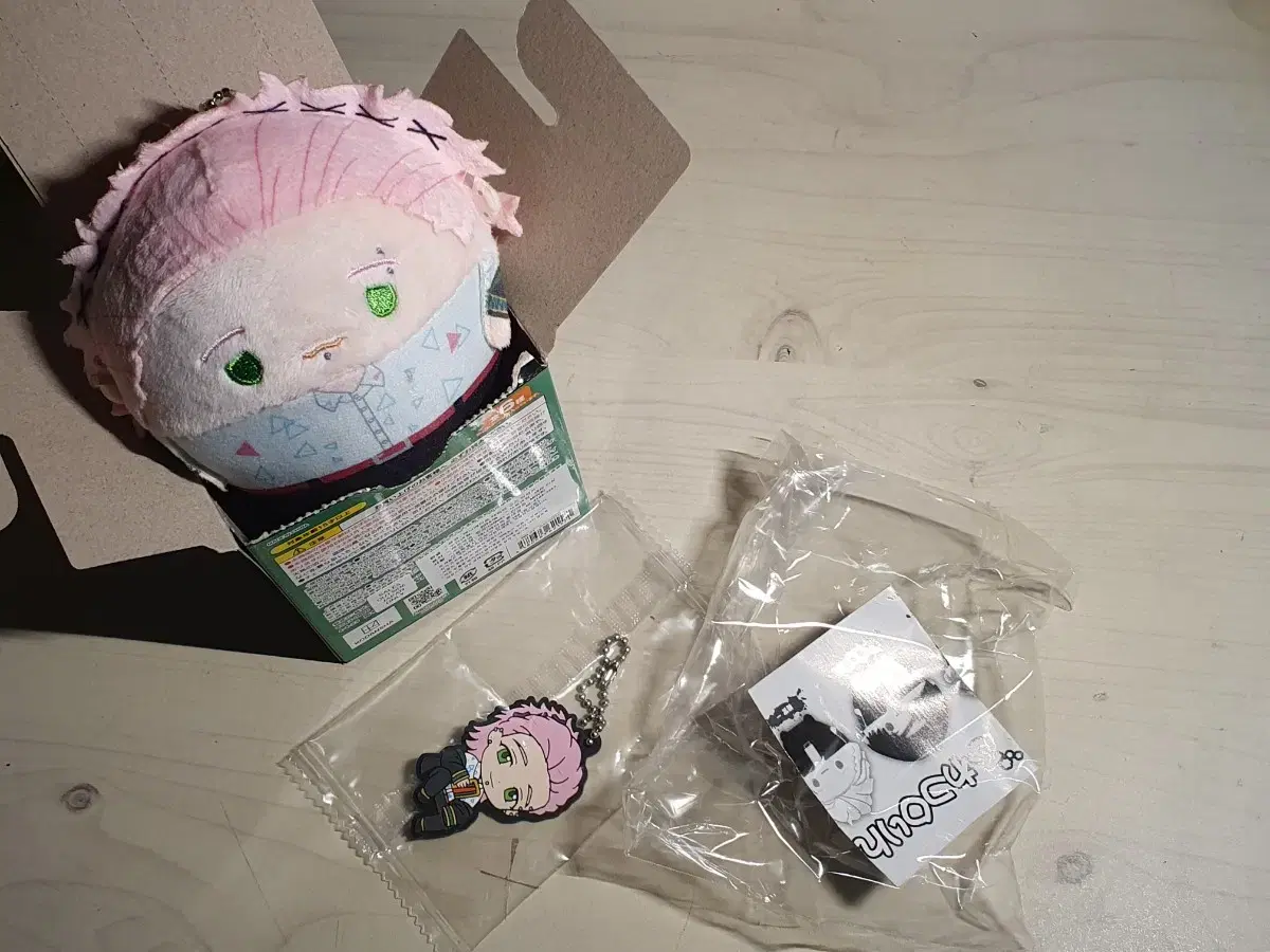 Kiryu Fuwa and keyring are selling!