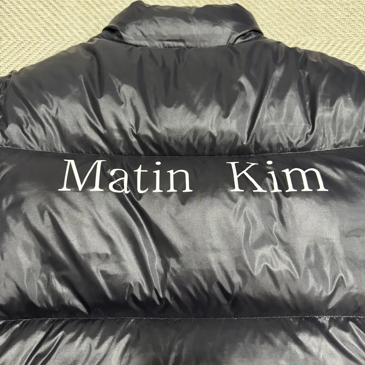 마뗑킴 패딩 (GLOSSY PUFFER JACKET IN BLACK)