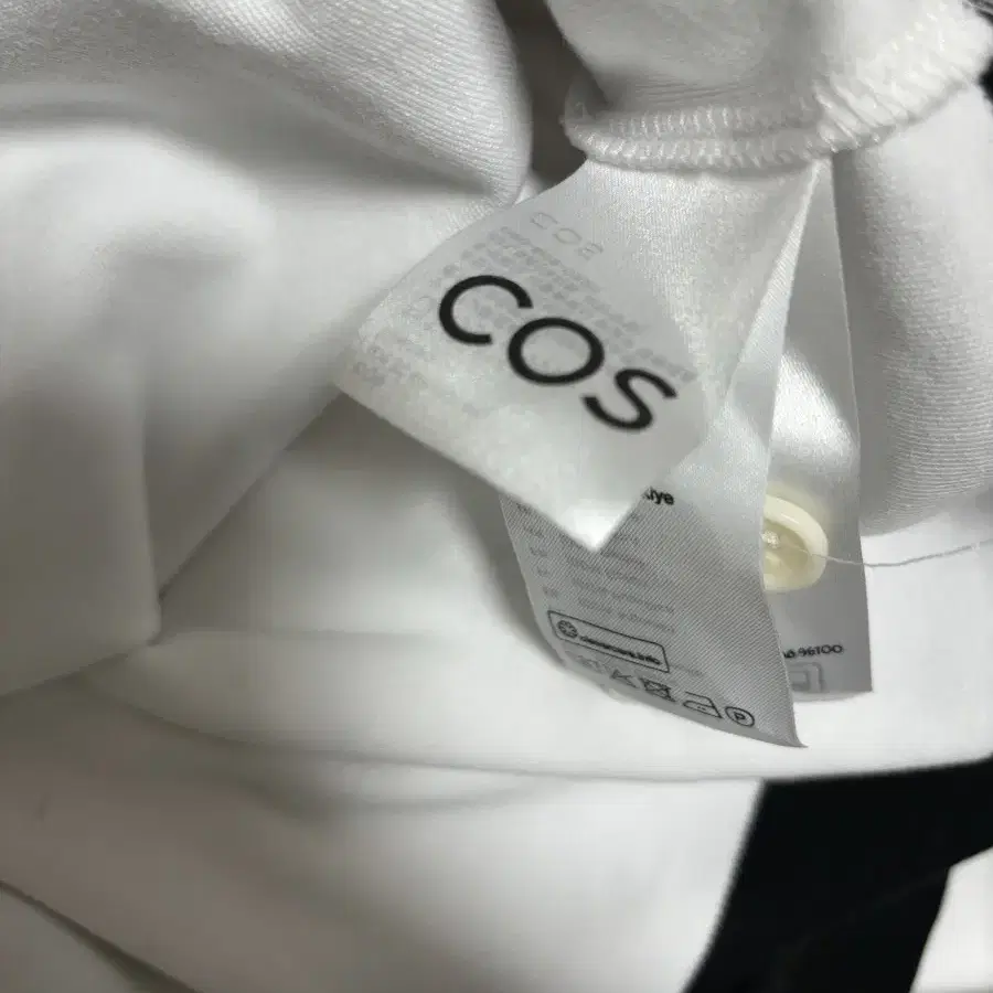 Cos 긴팔 (RELAXED FIT) M 사이즈 입니다