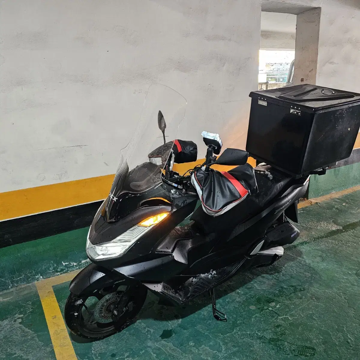 Pcx125 23년식 12000km 280만원 싸게 판매합니다! nmax