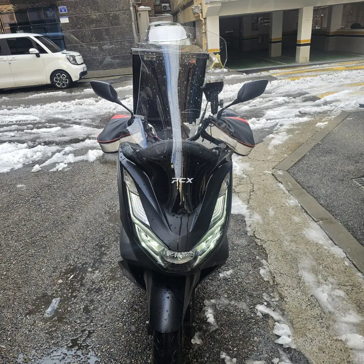 Pcx125 23년식 12000km 280만원 싸게 판매합니다! nmax