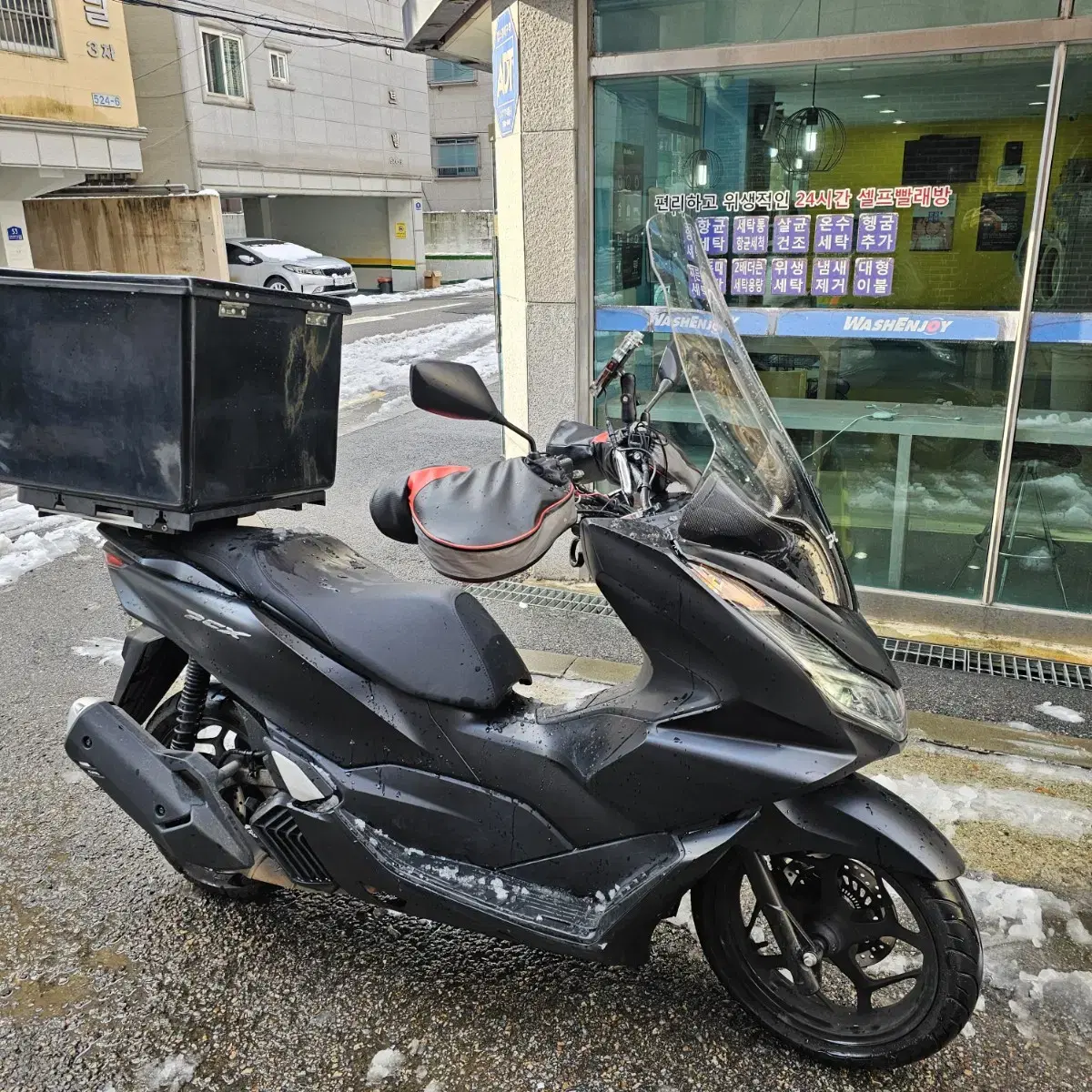 Pcx125 23년식 12000km 280만원 싸게 판매합니다! nmax