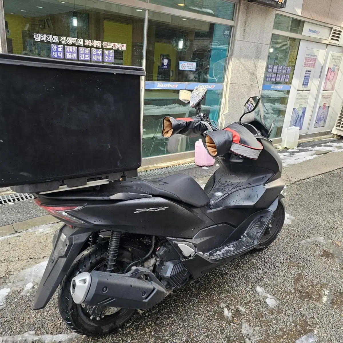 Pcx125 23년식 12000km 280만원 싸게 판매합니다! nmax