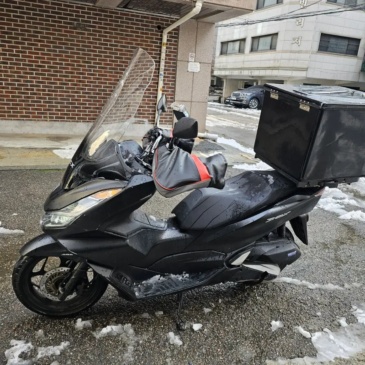 Pcx125 23년식 12000km 280만원 싸게 판매합니다! nmax