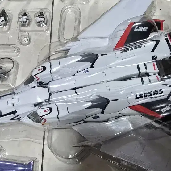 DX 초합금 슈퍼 VF-25F + 토네이도/듀란달 맥스기