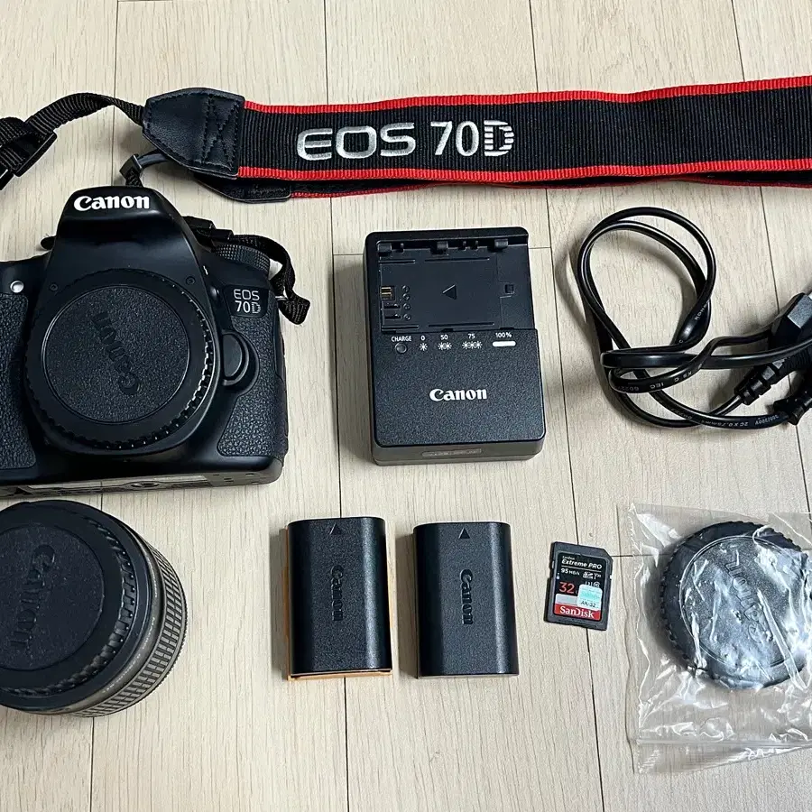 캐논 70d 카메라 + 18-55mm etm 렌즈 + SD카드 판매합니다