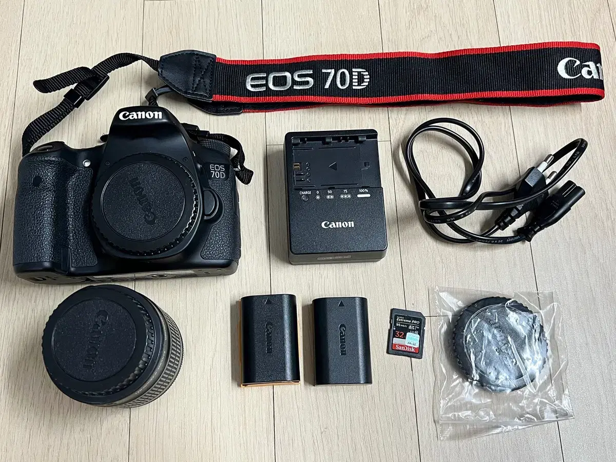 캐논 70d 카메라 + 18-55mm etm 렌즈 + SD카드 판매합니다