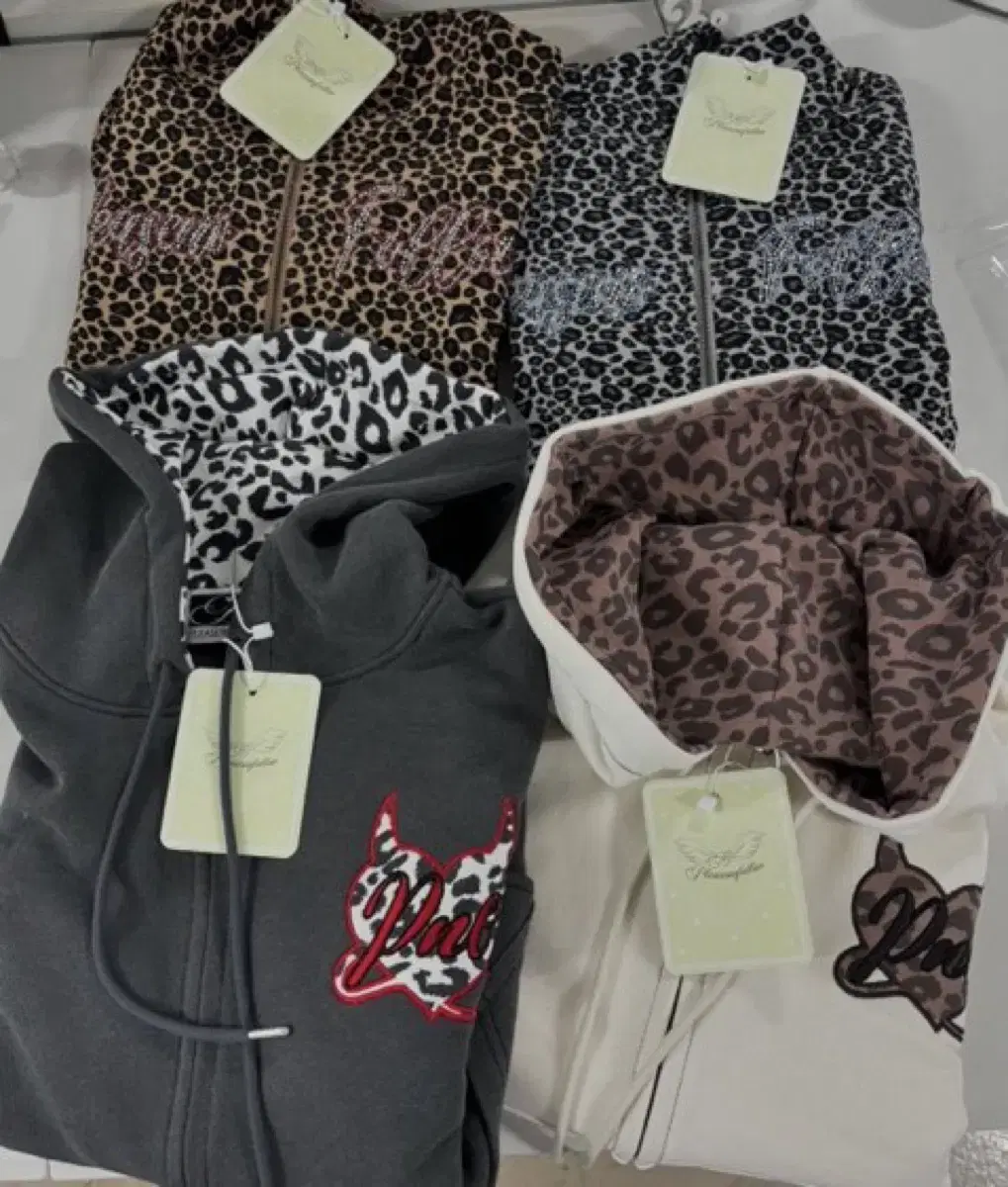 플노팔 Leopard Heart Logo Hoodie Zip-Up 후집