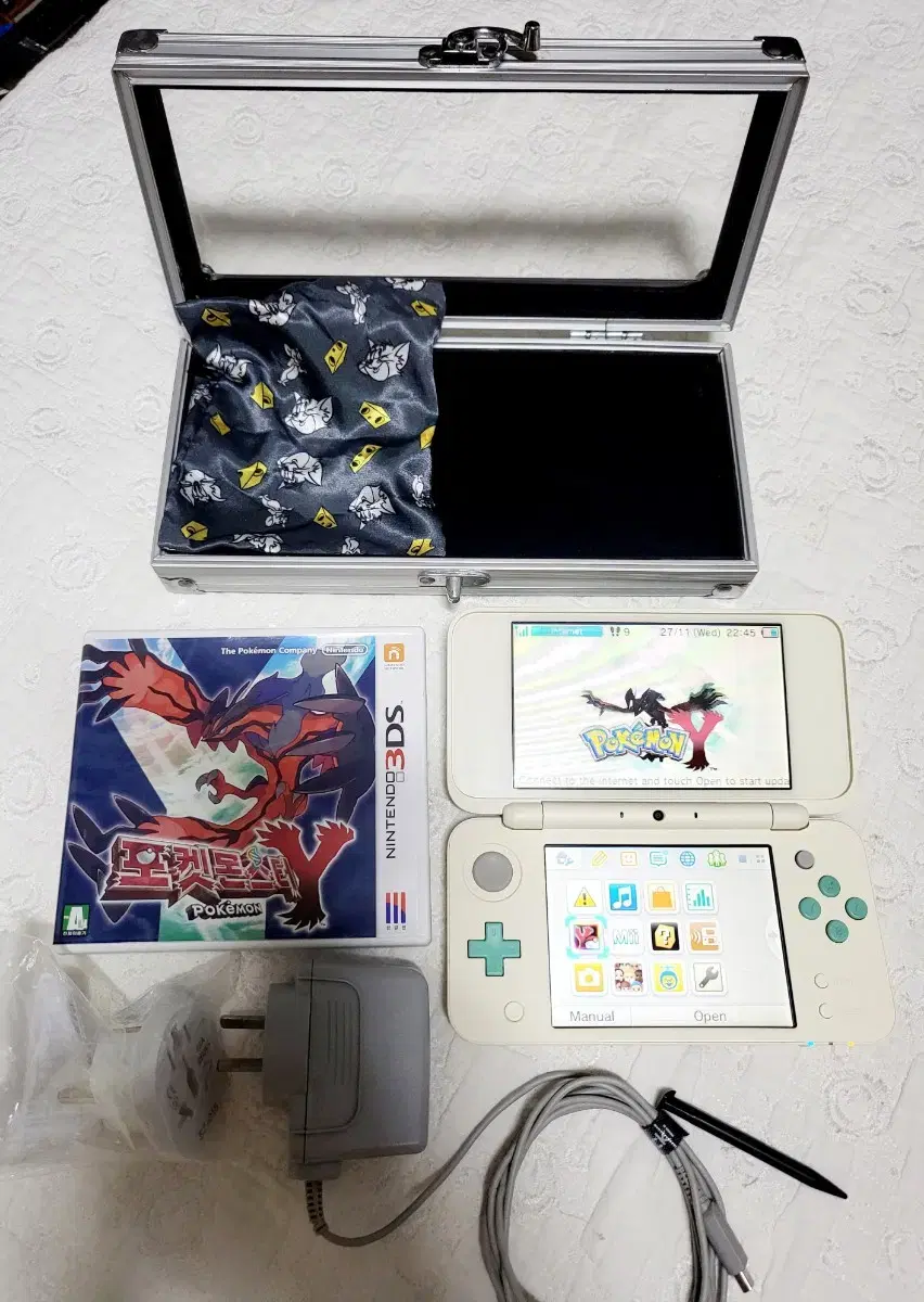 2DS XL Animal Crossing Edition (Australia) +Genuine Charger +Storage Case +Pokémon Y