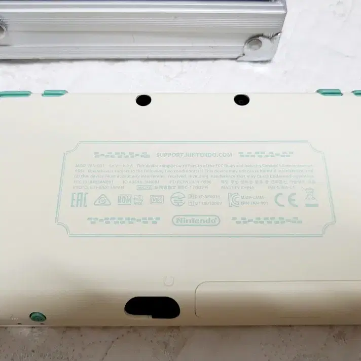 2DS XL 동물의숲 에디션(호주판) +정품충전기+보관케이스+포켓몬 Y