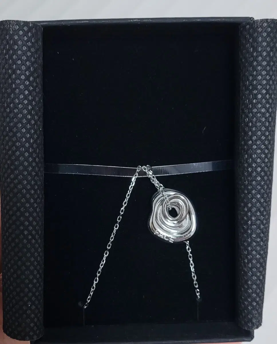 방탄 지민 전시 목걸이(NECKLACE (SV_F))미사용