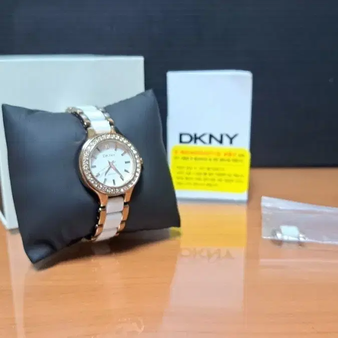 DKNY 풀구성 여성시계