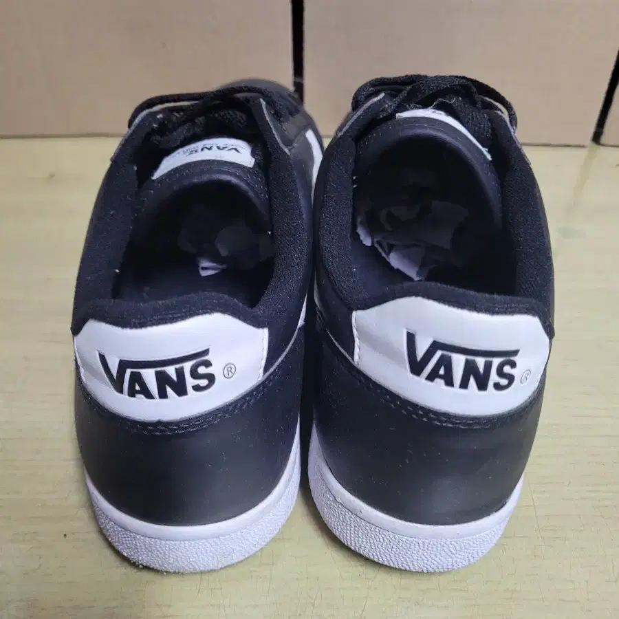 반스[VANS] 서피스 남성 스니커즈(280mm)