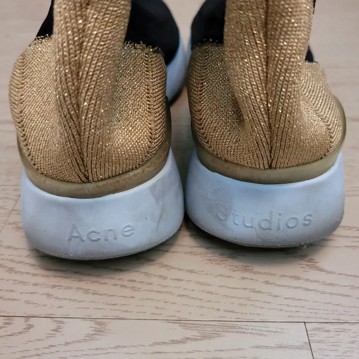 아크네 스튜디오(Acne Studios) 삭스 스니커즈