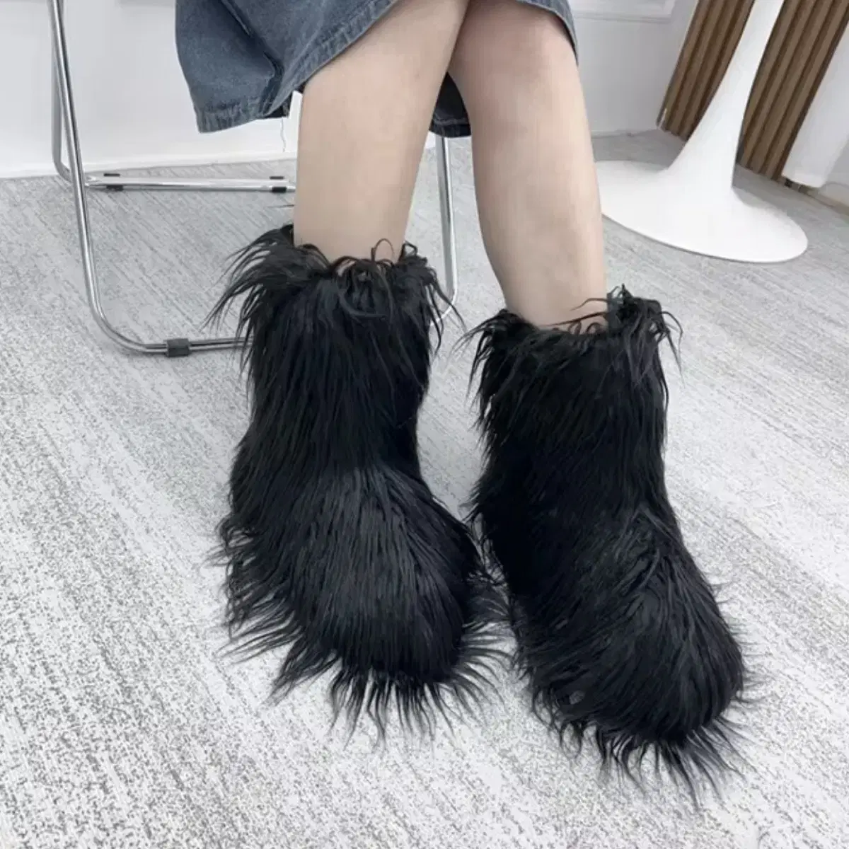 Fur hairy black bear boots