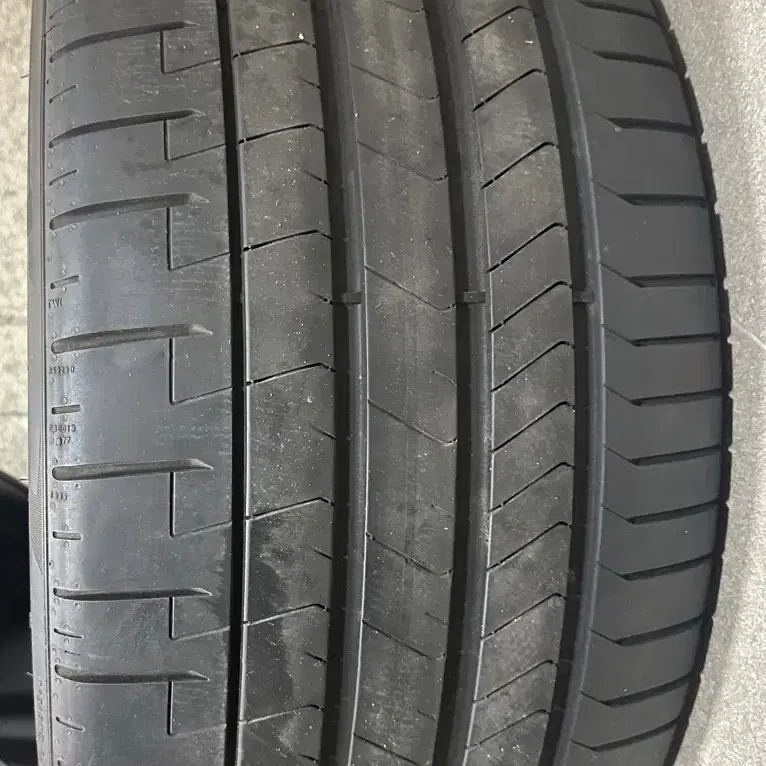 Pirelli P-zero 피렐리 피제로 20인치 올시즌 타이어 한대분